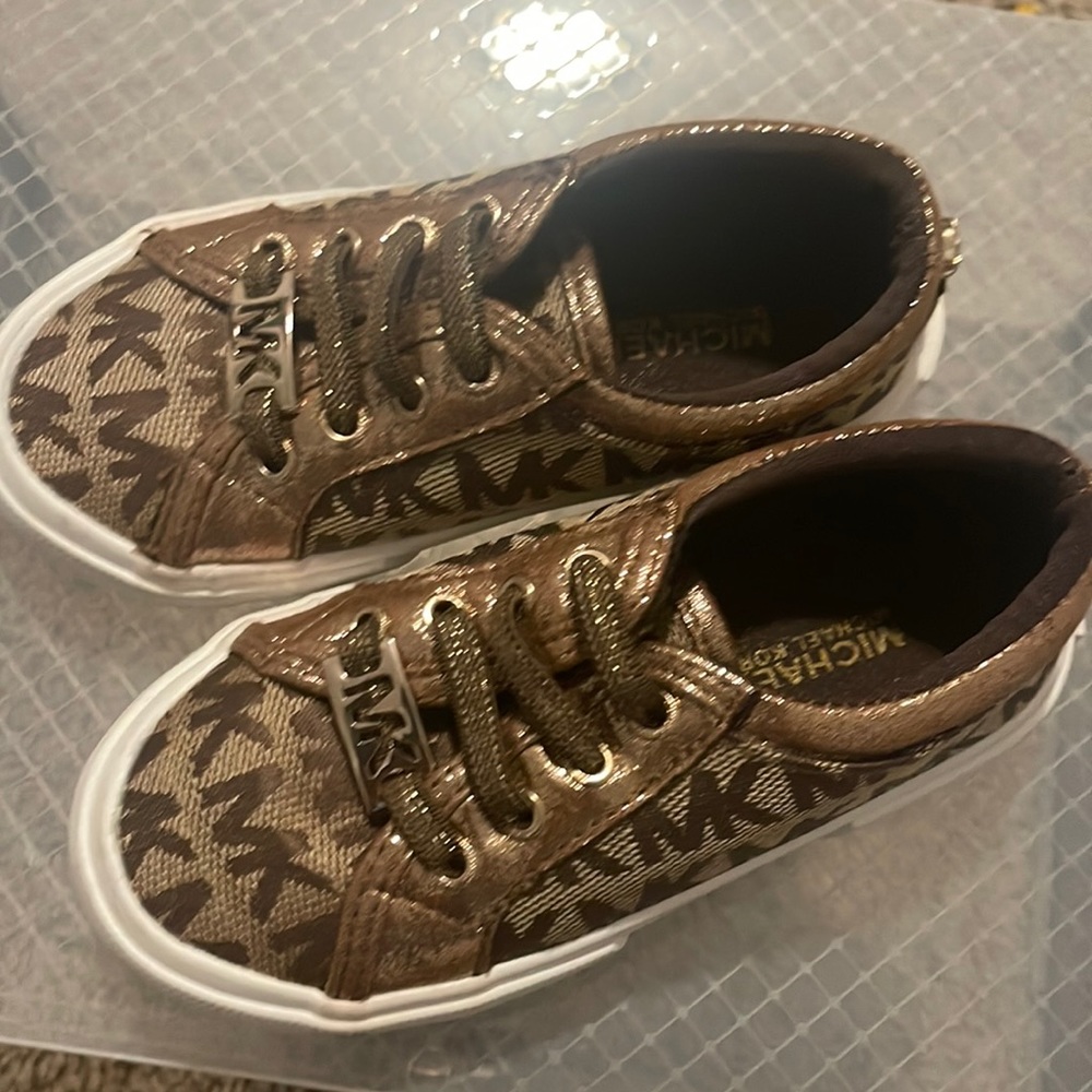 Toddler shoes size 8